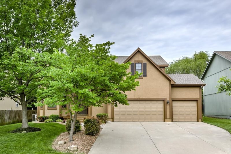 11813 138th St, Overland Park, KS 66221