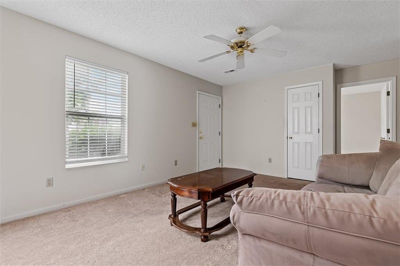300 Hansen Ct, Independence, MO 64055