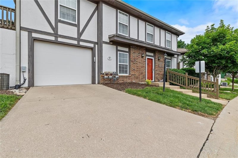 300 Hansen Ct, Independence, MO 64055