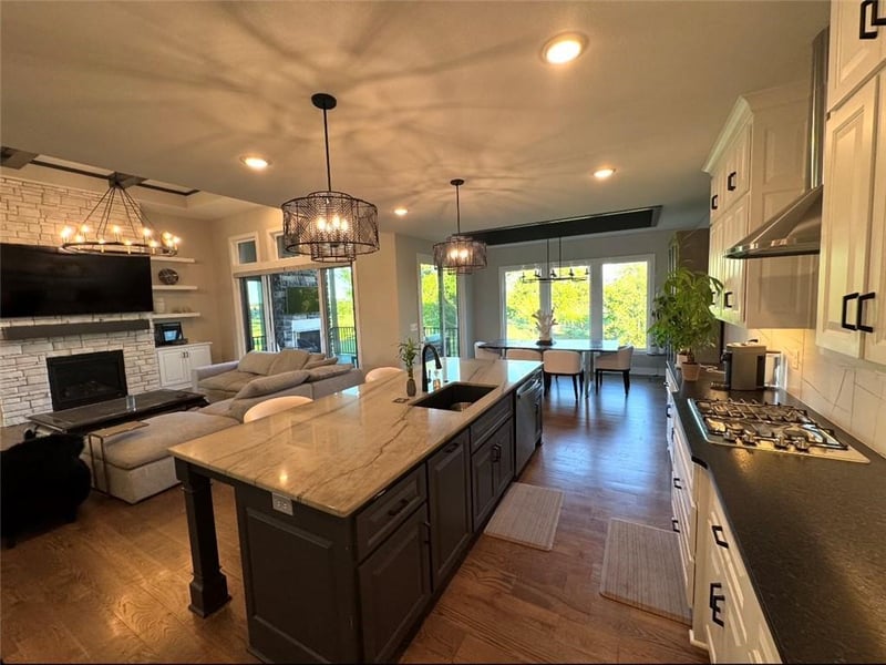 10139 Kansas Ct, Kansas City, MO 64155