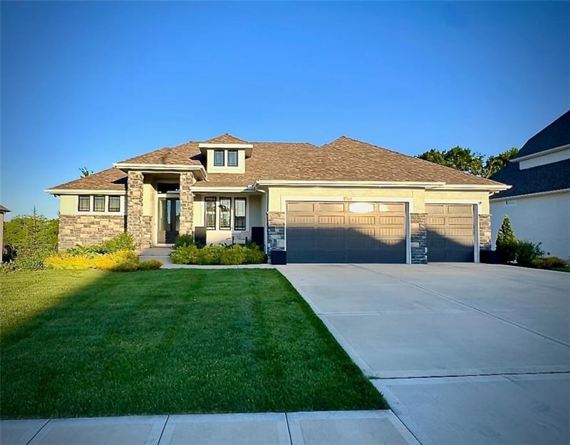 10139 Kansas Ct, Kansas City, MO 64155