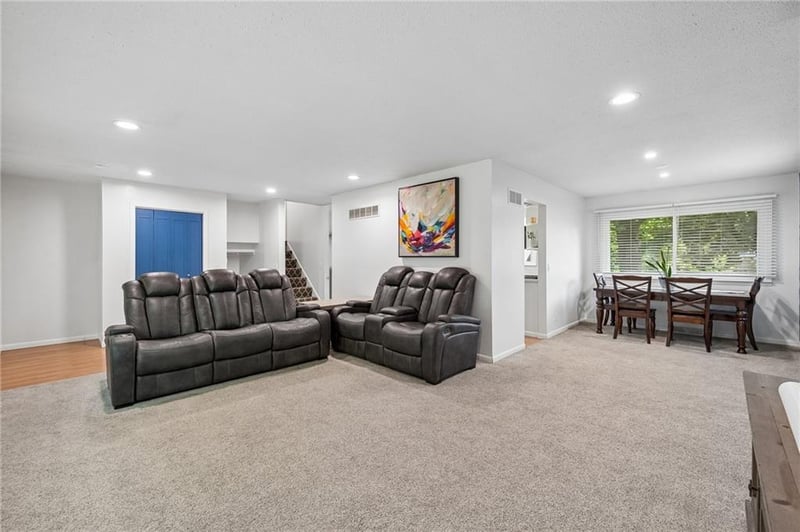8039 Hemlock St, Overland Park, KS 66204
