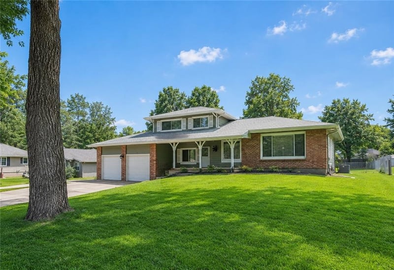 8039 Hemlock St, Overland Park, KS 66204