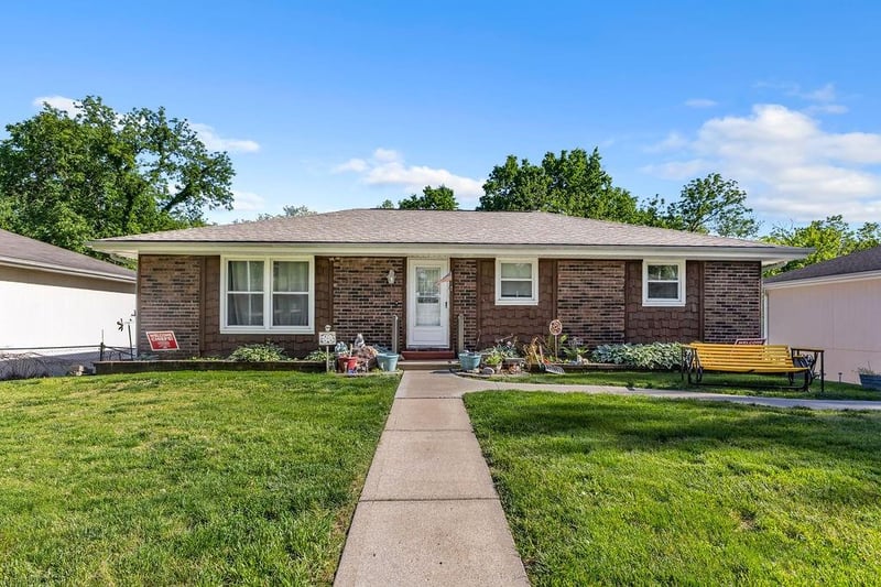 4510 Zebra Ln, St Joseph, MO 64506