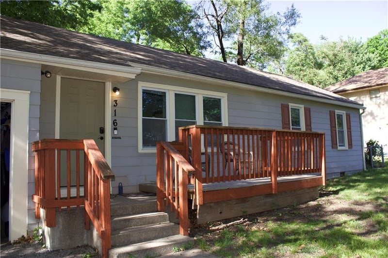 316 82nd St, Kansas City, MO 64118