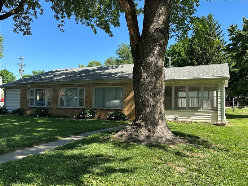1820 South St, Lexington, MO 64067