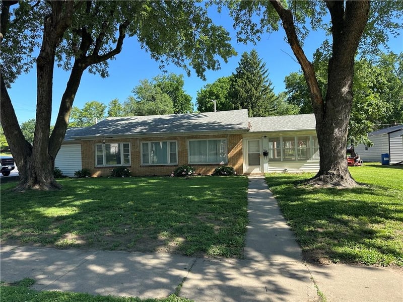 1820 South St, Lexington, MO 64067