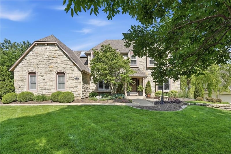 12724 Catalina St, Leawood, KS 66209