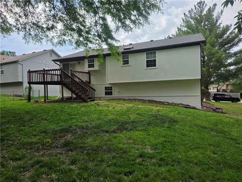 2204 Chipman Rd, Lee's Summit, MO 64086