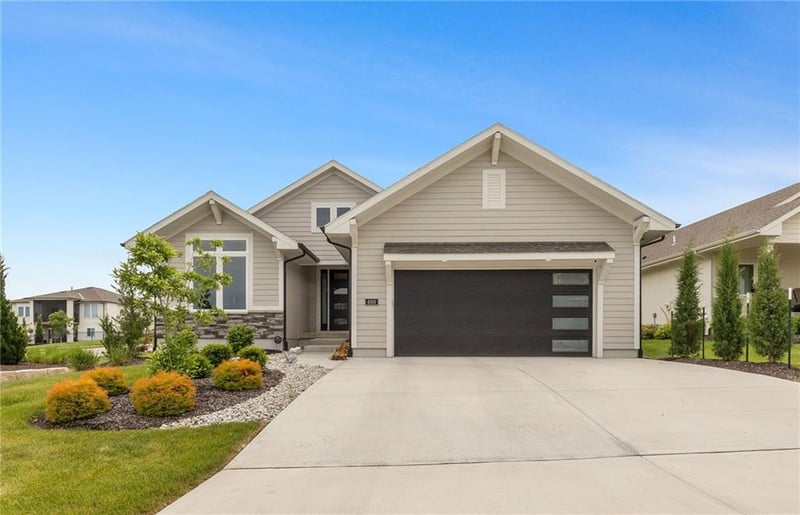 4101 158th St, Overland Park, KS 66224