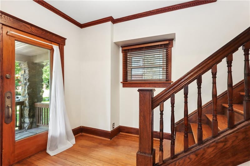 3925 Manheim Rd, Kansas City, MO 64110