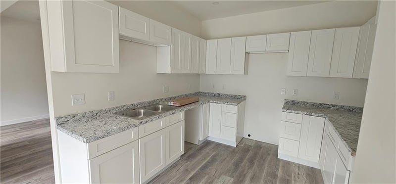 1103 Kings Hw, Independence, MO 64050