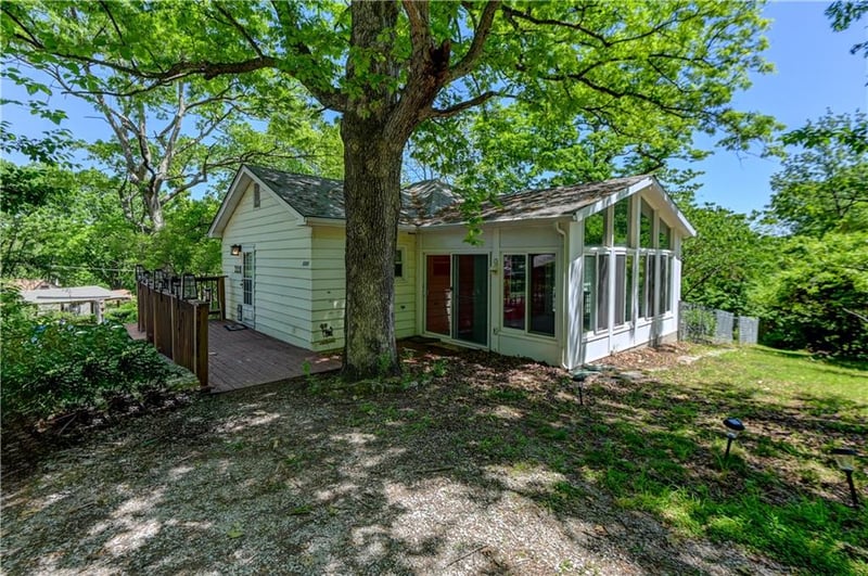 5363 Wagon Trl, Houston Lake, MO 64151
