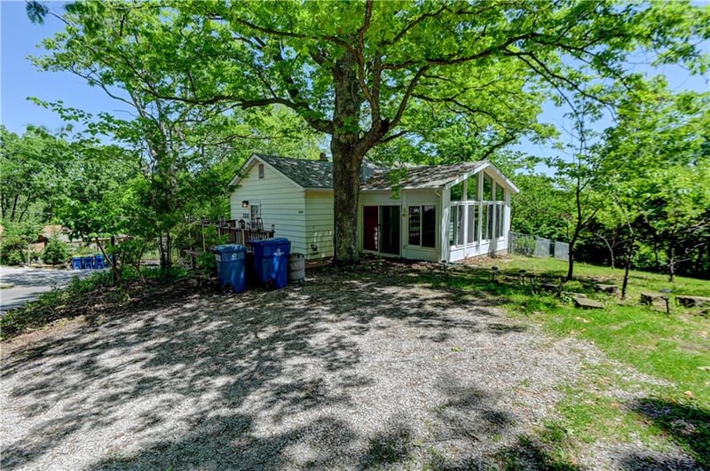 5363 Wagon Trl, Houston Lake, MO 64151