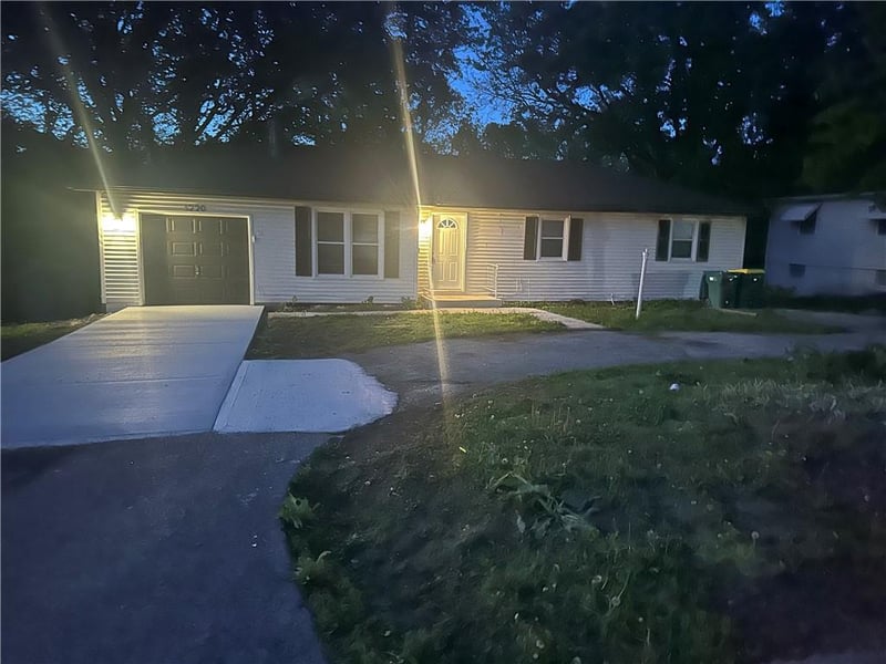 5220 Lakewood St, Kansas City, KS 66106