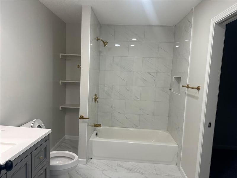 5220 Lakewood St, Kansas City, KS 66106