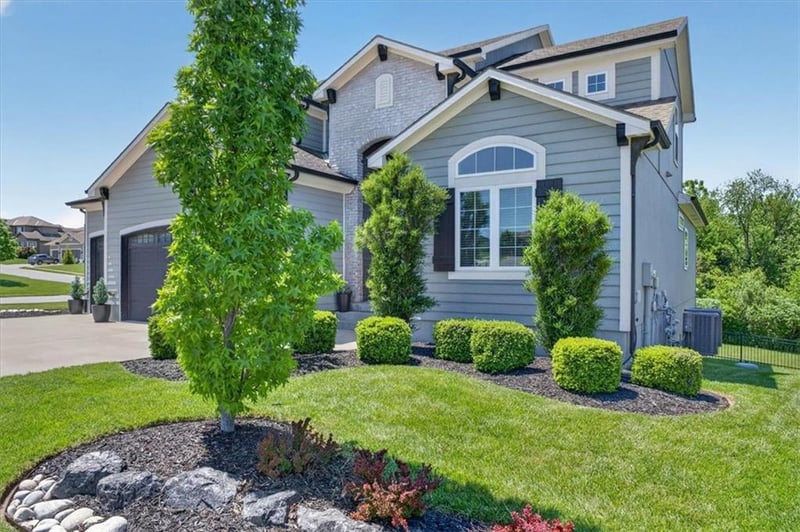 1016 Bridgeshire Dr, Raymore, MO 64083