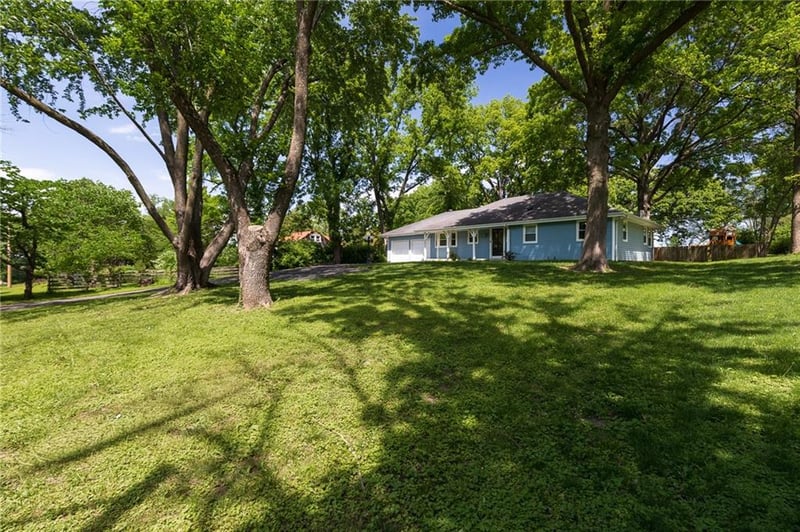 8309 Winchester Ave, Kansas City, MO 64138