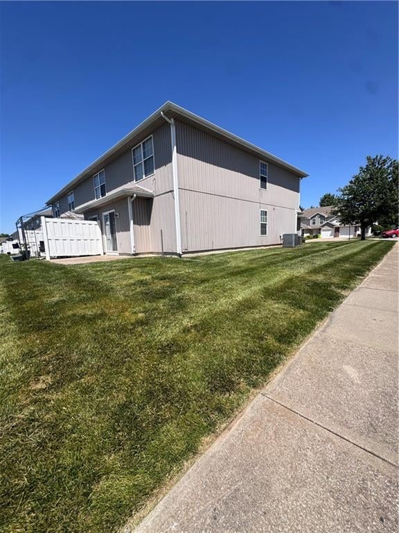 810 Peach Tree Ln, Blue Springs, MO 64064