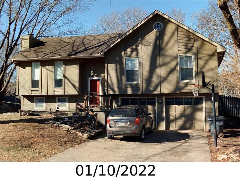 1716 Sheridan Bridge Ln, Olathe, KS 66062