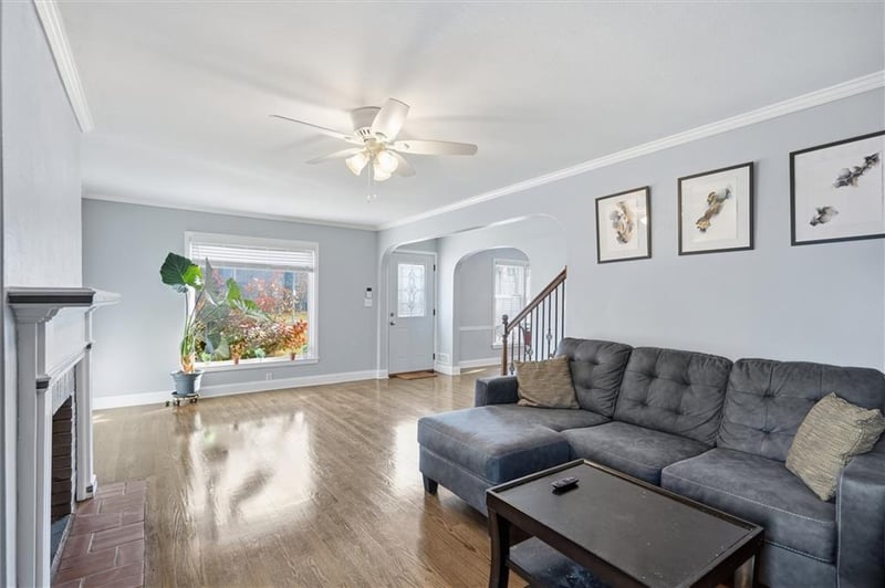 8004 Holmes Rd, Kansas City, MO 64131