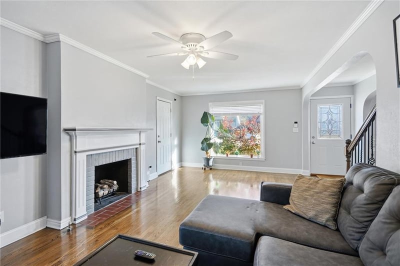 8004 Holmes Rd, Kansas City, MO 64131