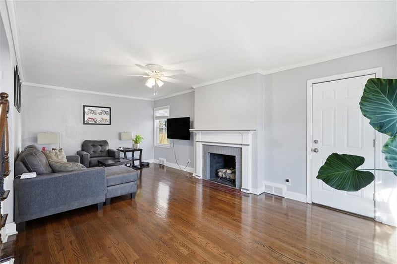 8004 Holmes Rd, Kansas City, MO 64131