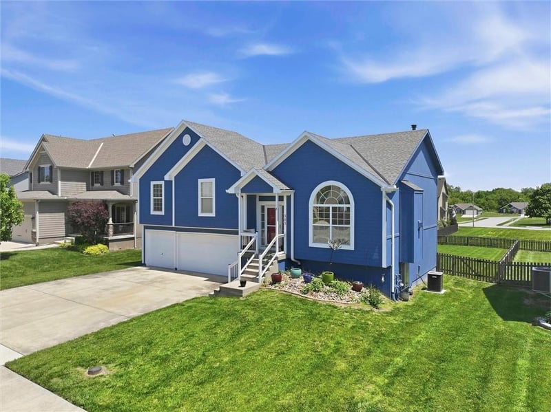 503 River Birch Rd, Raymore, MO 64083