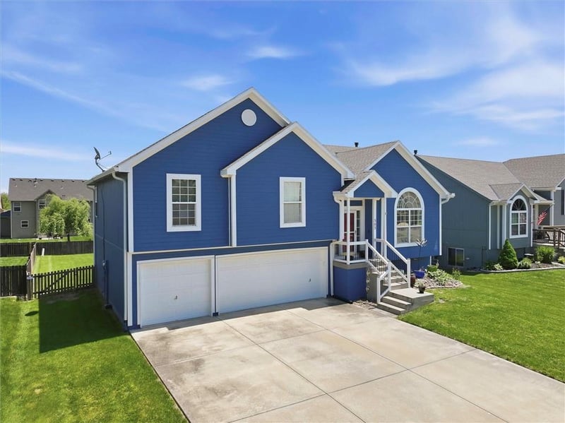 503 River Birch Rd, Raymore, MO 64083