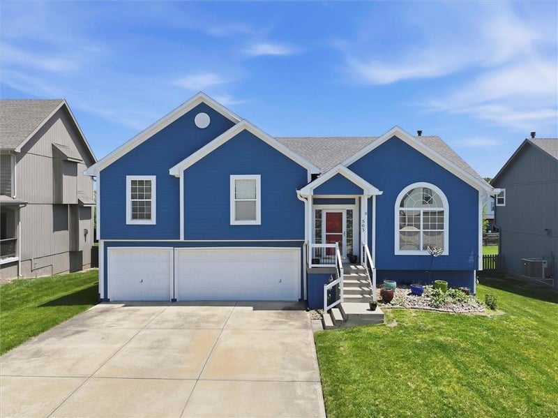 503 River Birch Rd, Raymore, MO 64083