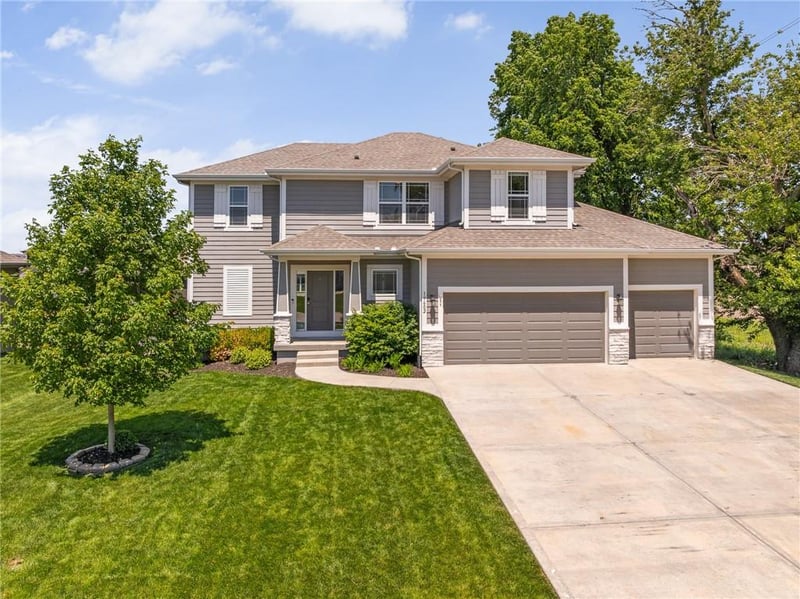 19602 198th St, Spring Hill, KS 66083