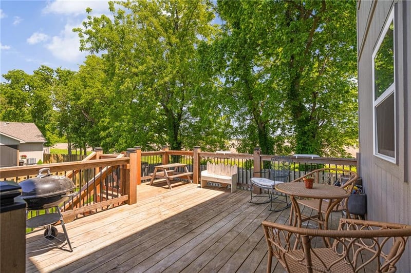 19602 198th St, Spring Hill, KS 66083