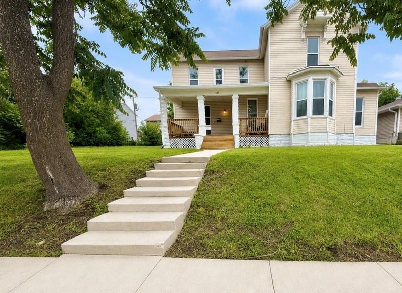 325 3rd St, Maryville, MO 64468
