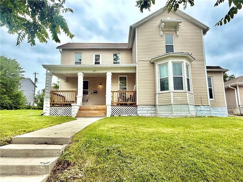 325 3rd St, Maryville, MO 64468