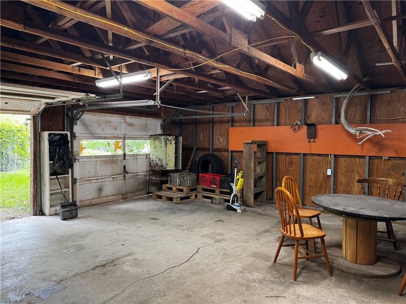8667 Markham Rd, Richmond, MO 64085