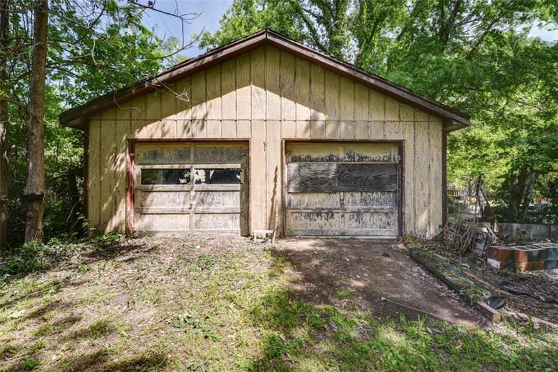 8667 Markham Rd, Richmond, MO 64085
