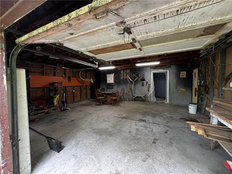 8667 Markham Rd, Richmond, MO 64085
