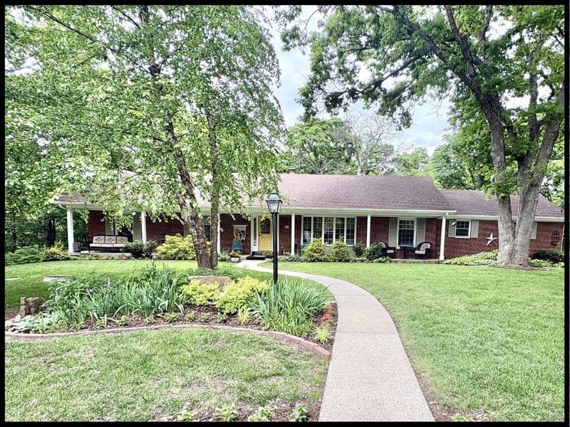 812 Laurel Dr, Warrensburg, MO 64093