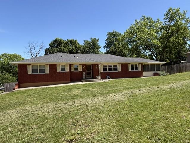 7517 Central St, Gladstone, MO 64118