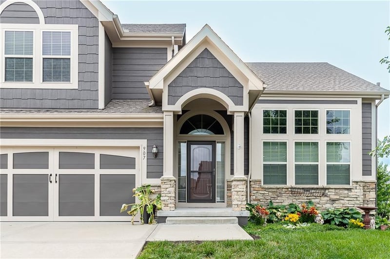 907 Cottonwood Ave, Kearney, MO 64060