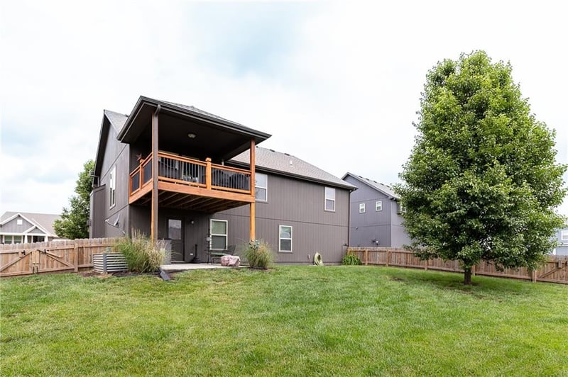 907 Cottonwood Ave, Kearney, MO 64060