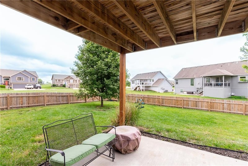 907 Cottonwood Ave, Kearney, MO 64060