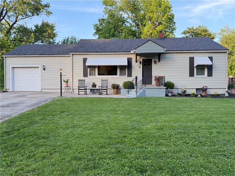 2232 Gaddy Rd, Kansas City, MO 64118