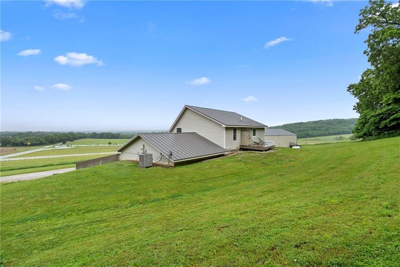 1533 N 700 Rd, Baldwin City, KS 66006