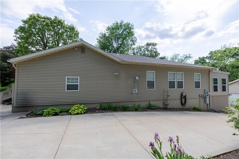 8 Belmont Rd, St Joseph, MO 64505