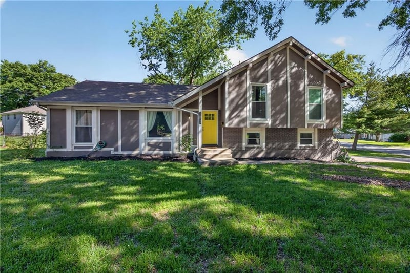 12524 Cambridge Ave, Grandview, MO 64030