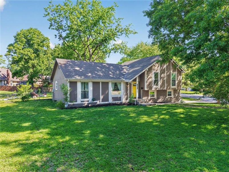 12524 Cambridge Ave, Grandview, MO 64030