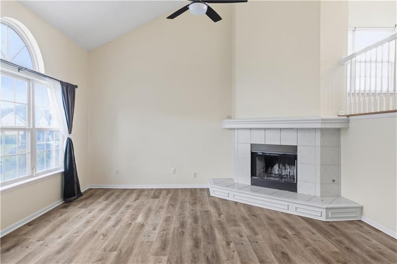 1544 11th St, Lee's Summit, MO 64081