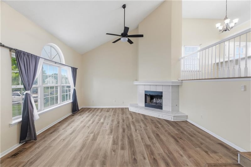 1544 11th St, Lee's Summit, MO 64081