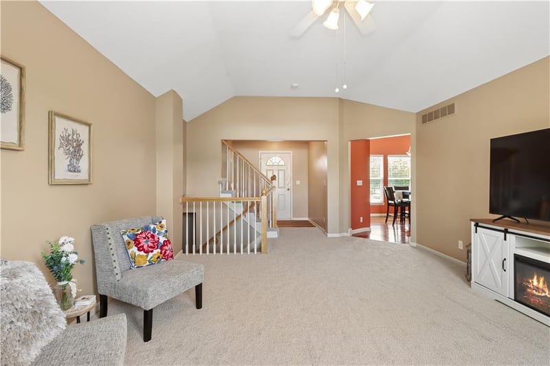 1004 Pumpkin Ridge St, Gardner, KS 66030